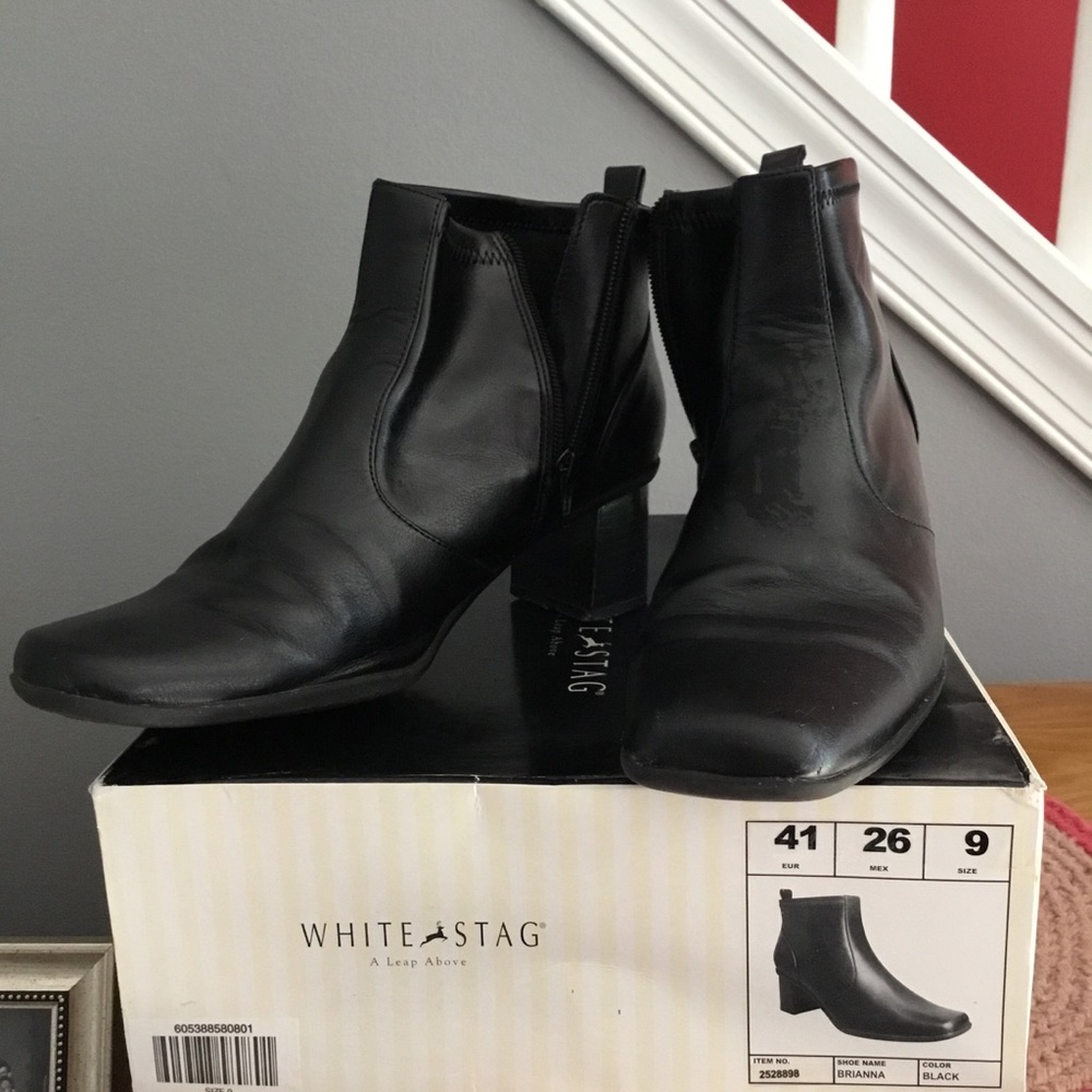 EUC  Black Ankle Boots Size 9